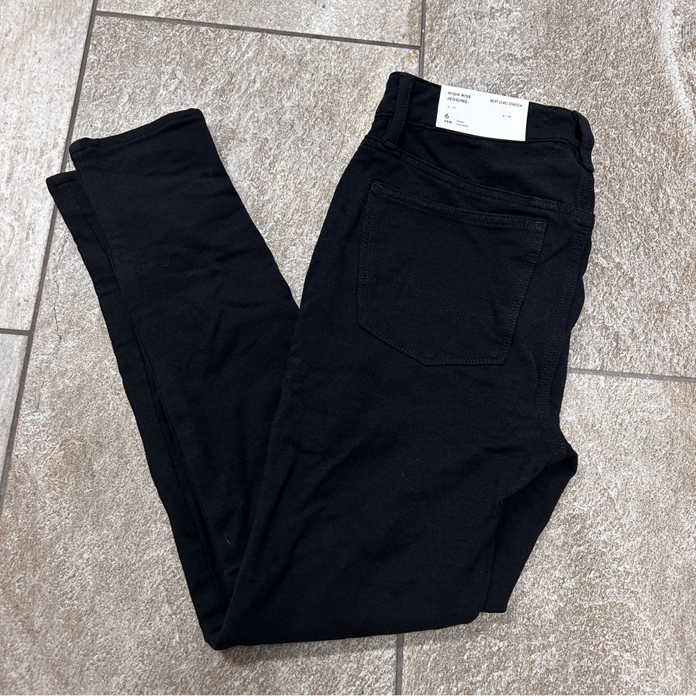 NWT American Eagle High Rise Jegging, Black. Size 6 Short